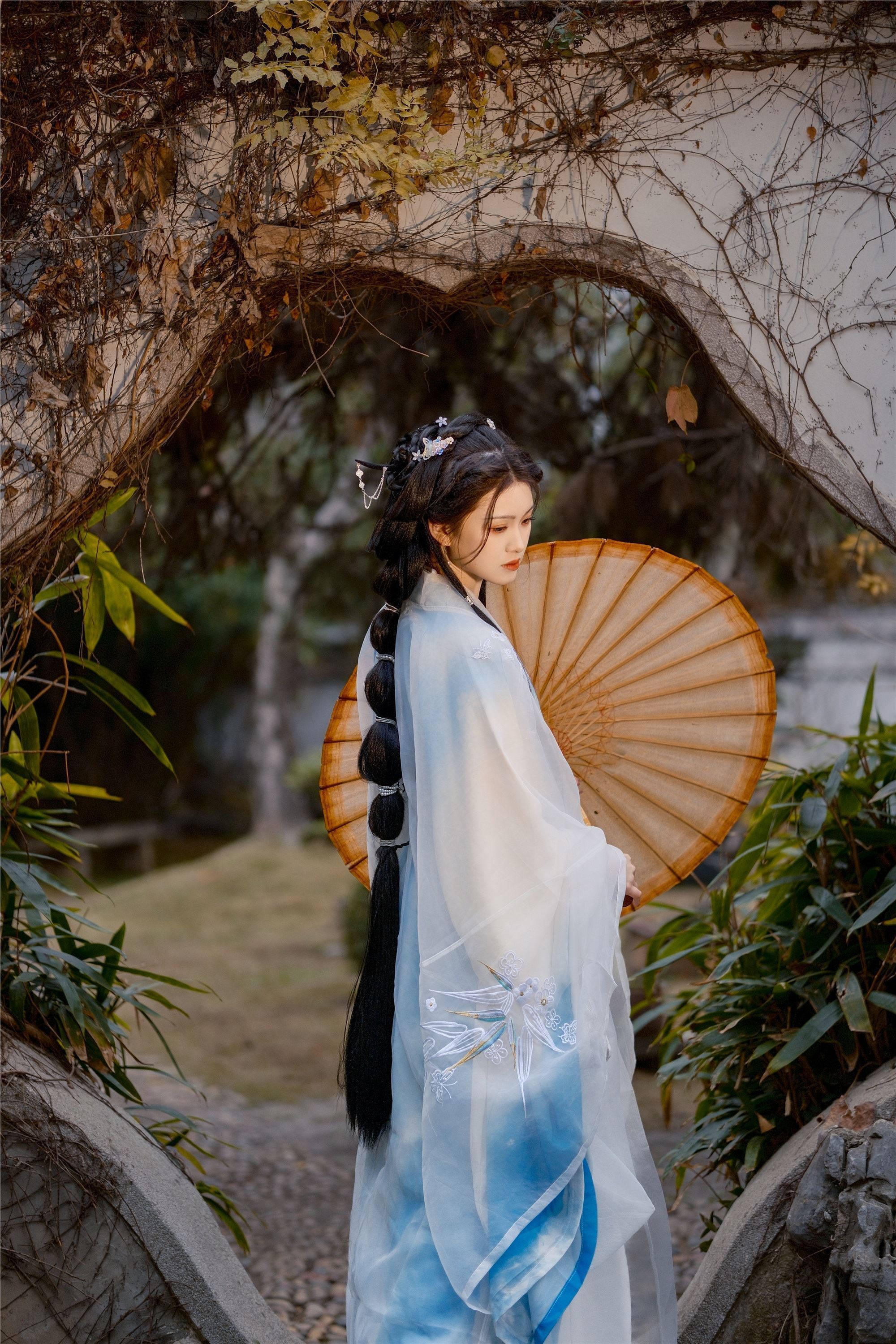 YITUYU艺图语 2025.01.24 秋意阑珊 悦璃